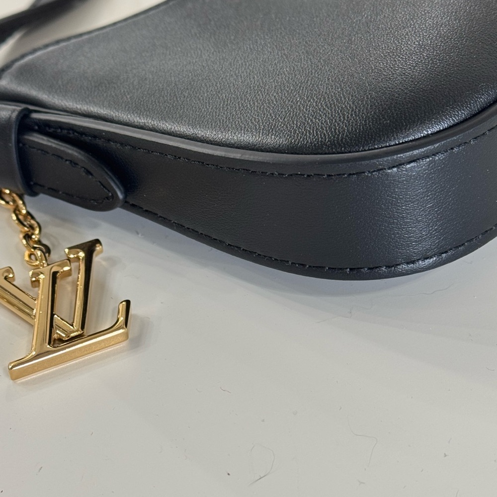 NEW Louis Vuitton Bloom Noir Leather Bag w Gold Hardware and Chain Detail -Black - Picture 8 of 12